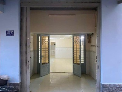 Nhà cũ tiện xây mới 41m2 trung tâm quận 10 , đằng sau siêu thị sài gòn . hẻm trước 6m mở rộng , 0