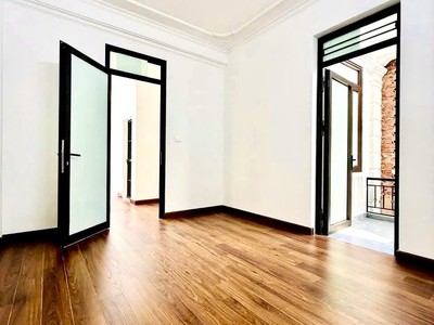 Loanh quanh hơn 9 tỏi  có ngay 1 căn nhà mới 50m,4t,5m mt tại láng hạ, đống đa, full nội thất xịn 2
