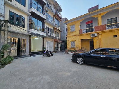 Bán nhà chính chủ gia quất- long biên diện tích 43m, 4 tầng. nhà rộng thênh thang, sẵn gara ô tô, 0