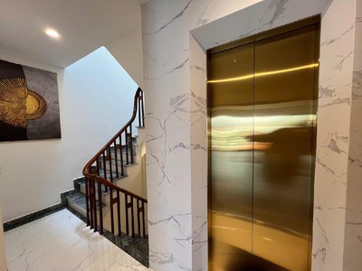 Bán nhà đẹp  siêu phẩm vip nguyễn sơn  thang máy   ôtô đỗ cửa -thoáng  48m2   6 tầng nhỉnh11 tỷ 3