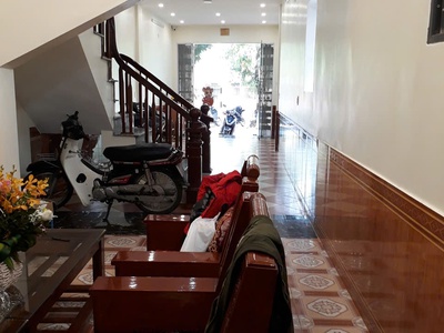 Cần bán căn nhà 2 tầng lô góc đường lý thái tổ thành phố thái bình. diện tích 70m2 đường rộng ô tô 1