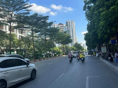 Bán biệt thự 138m2 mặt phố hào nam mt 8.8m, kinh doanh tấp nập giá 485tr/m2 0