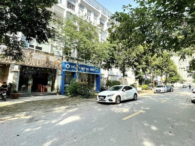 Bán nhà mới phân lô mỗ lao, hà đông, không lỗi phong thủy, chỉ xách vali về ở luôn. dt 35m2, 5 tầng 0