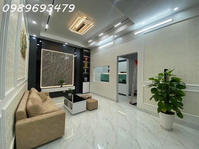 Nhà đẹp đón tết, ngõ đường láng, đống đa 40m, mt:6m, giá: 6.25. tặng 110 nội thất xịn. 1