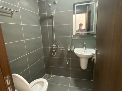 Bán nhà lĩnh nam 5 tầng dân xây lô góc ô tô tải tránh kinh doanh ngày đêm hoàng mai 2