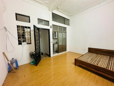 Bán nhà phố tây sơn - đống đa - chỉ hơn 4 tỷ 5 - ba bước ra mặt phố - diện tích gần 40m, 4 tầng 4