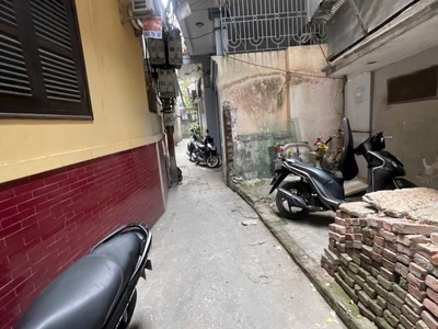 Bán nhà la thành dt 40m - 3 tầng. giá chỉ 4 tỷ . 1
