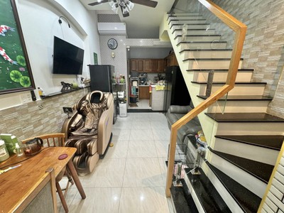 Bán nhà Nguyễn Ngọc Lộc   Quận 10 :   SÁT VÁCH TRƯỜNG QUỐC TẾ VIỆT ÚC - QUẬN 10 - NHÀ ĐẸP 4 TẦNG 2