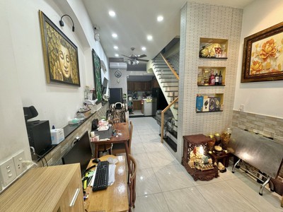 Bán nhà Nguyễn Ngọc Lộc   Quận 10 :   SÁT VÁCH TRƯỜNG QUỐC TẾ VIỆT ÚC - QUẬN 10 - NHÀ ĐẸP 4 TẦNG 3