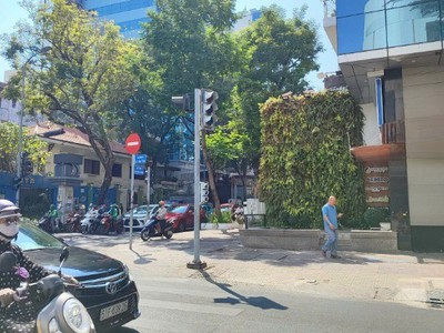 Cho thuê nhà góc 2 mặt tiền 55 Trương Định và Võ Văn Tần, Phường Võ Thị Sáu, Quận 3, TPHCM 1