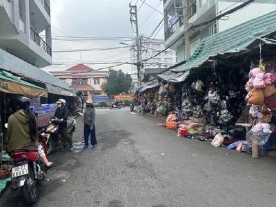 Bán nhà mặt tiền ngay chợ tặng luôn 3 phòng trọ 0