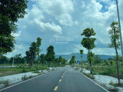 Hàng hiếm  5 suất ngoại giao centre ville lương sơn, view hồ giá tốt chỉ 2,2tỷ/lô 108m2, sẵn sổ đỏ 0