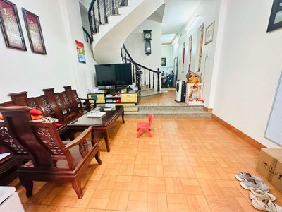 Chính chủ bán gấp nhà 3 tầng mới thủ đức, giá nhỉnh 8 tỷ, vị trí vàng, tặng nội thất xịn 0