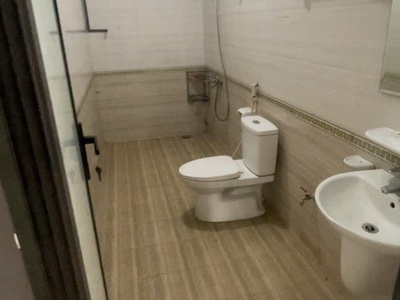 Chính chủ cho thuê nhà mặt sàn tầng 6 4