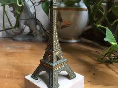 Tháp Eiffel, Paris, Pháp, chất liệu hợp kim, đế đá tự nhiên, kt cả đế cao 11,5cm, giá cho ae sưu tầm 1