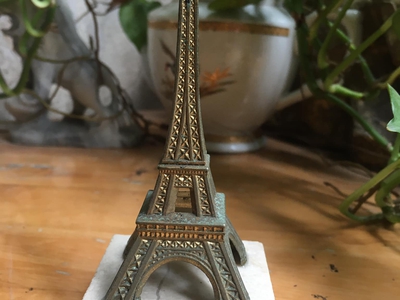 Tháp Eiffel, Paris, Pháp, chất liệu hợp kim, đế đá tự nhiên, kt cả đế cao 11,5cm, giá cho ae sưu tầm 0