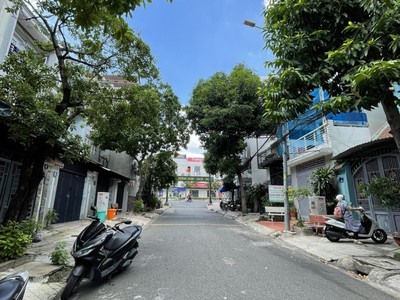 Bán căn 2 mtkd cực thoáng dts 288m 4 tầng 6pn ngay làng tăng phú 12.x tỷ 0