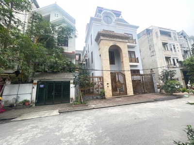 Trung tâm việt hưng -vị trí đẹp - kinh doanh - ô tô tránh 0