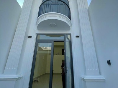 Nhà hxh phạm văn đồng, 100m2, 2 tầng, ngay trung tâm, cho thuê 10tr/tháng, thiết kế kiểu biệt thự 0