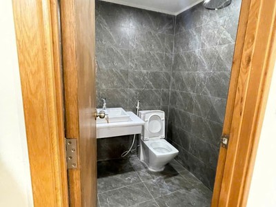 Nhà hxh phạm văn đồng, 100m2, 2 tầng, ngay trung tâm, cho thuê 10tr/tháng, thiết kế kiểu biệt thự 4