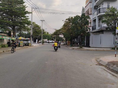 Chính chủ gửi bán đất liên phường - sát đỗ xuân hợp, global city 135m2 sỏ riêng, đối diện công viên 0