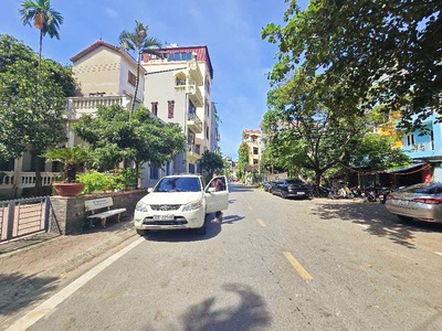 Hiếm - phố vip gia thụy long biên - nhà mới 4 thoáng, 36 m , 4 tầng, chỉ 6.x t.ỷ - gần ô tô - tiện 0