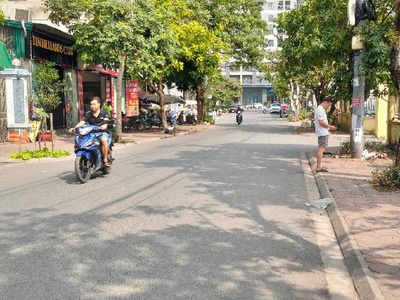 Trung tâm trâu quỳ - mặt phố chính - lô đất vip 1
