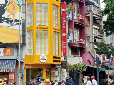 Cho thuê nhà góc 2 mặt tiền 100 Đinh Tiên Hoàng, Đa Kao, Q1. Trệt, 3 lầu, Dt 4x14 chỉ 55tr 0