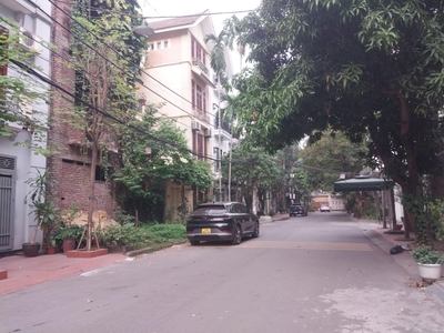 Hiếm Có, Bán Đất Đường Lâm Du, Bồ Đề, Hồng Tiến, 71m2, MT8.2m, Phân Lô, Ô Tô, 12 Tỷ hơn 0