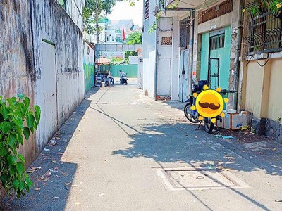 Q5 trần bình trọng vị trí đẹp hxh cách mặt tiền 20m 76m2  4.7x16  4 tầng thuận tiện di chuyển các 0