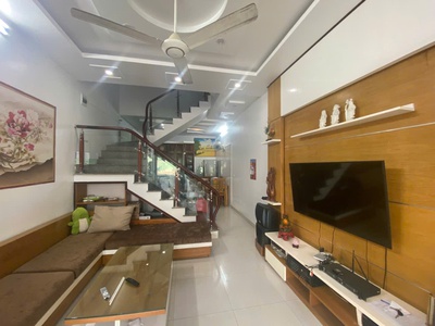 ĐẸP HIẾM CÓ Tại Thư Trung Ngô Gia Tự 42mx 3 tầng Ô tô đỗ cửa có gara Chỉ 2 tỷ 950 6