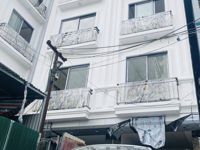 Cực hotchính chủ cần bán nhà phố lai xá hoài đức 40m x 5 tầng ngõ rộng thênh thang ô tô vào tận 2