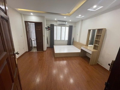Chủ cần bán gấp nhà đẹp 5 tầng 37m2 3 ngủ giá :6.1 tỷ ô tô đậu cạnh nhà gần ngã tư sở 1
