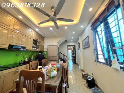 Nhà đẹp bên mỹ ở ngay - 2 thoáng - ngõ nông gần ô tô - sổ hoa hậu - tiện ích đỉnh - 40m2 nhỉnh 6 tỷ 0