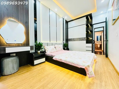 Nhà đẹp đón tết, giá 7.8 tỷ khương trung, thanh xuân, 40m, 4 tầng, cách ô tô 15m, gần hồ, an sinh 3