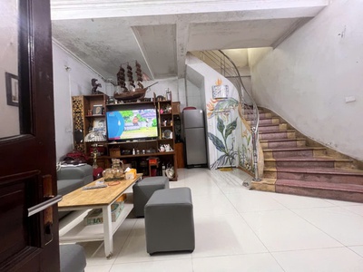 Ba đình- hiếm- nhà dân xây- mặt tiền rộng- gần phố - sổ đỏ vuông đẹp     hoàng hoa thám 2