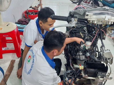 Học nghề sửa chữa xe máy có khó không  Và có làm giàu được không  Học nghề sửa xe chữa xe máy ở đâu 0