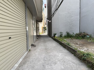 Chính chủ bán 52,7m2 đất tổ 7 Cự Khối. Đường 2,7m chạy thông ô tô con, gần chợ, gần trường 3