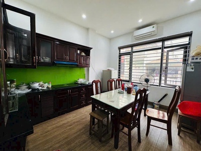 Ngôi nhà mặt phố ở nguyễn xiển đường rộng 12m dải nhựa 2 làn vỉa hè 3m 2