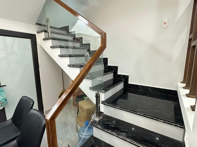 Chính chủ tt nhờ bán nhà lê trọng tấn, hà đông, 4 tầng 35m, ô tô đỗ cổng, giá hơn 6 tỷ. 2