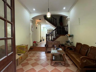 Cho thuê nhà nguyên căn Đầm Trấu Hai Bà Trưng 50m x 4T giá 17 triệu, vỉa hè, ô tô tránh 1