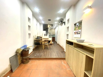  Hào nam  - Đống đa - Vài bước ra đến phố   - 4 tầng đẹp lung linh - Ở Ngay . 0