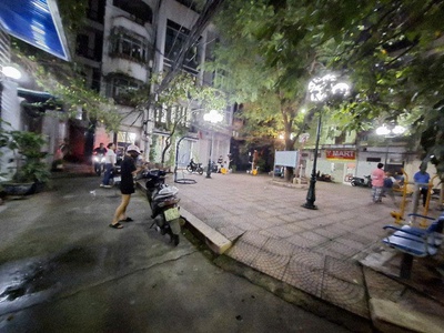 Bán nhà phố hào nam, ngõ rộng trước nhà, hai mặt thoáng, 47mx4t, giá: 10 tỷ. 3