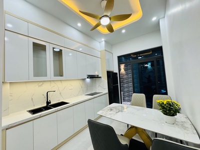 Phố nguyên hồng   vị trí đắc địa, full nội thất cao cấp - 46m2 , 4 tầng 4 pn 1