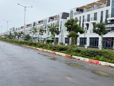 Chủ ngộp cần bán gấp 2 căn shophouse  imperia grand plaza đức hòa long an giá 14ty 2