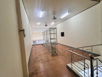 Cho thuê nhà 2tầng 180m2, kinh doanh mặt tiền ql1a-tôn đức thắng p.hòa an 4
