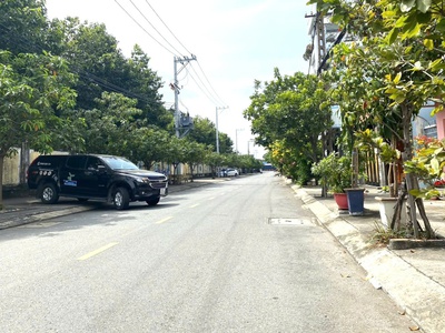 Gấp bán nhà mặt tiền, đường số, q2, dt 75m2,   4 x 19 , đường 15m có vỉa hẻ, chỉ 5 tỏi hơn 2