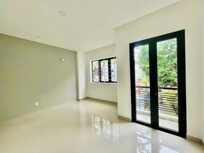 Nhà siêu to 6mx12m 1 trệt 2 lầu đường ô tô tân thới hiệp kế bên gò vấp 5