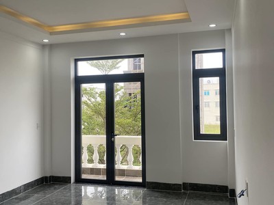 Bán nhanh nhà 1 trệt 2 lầu gần chợ Thuận Giao 4