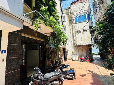 View hồ tây - thoáng trước sau   ô tô vào nhà  20 m ra hồ 0